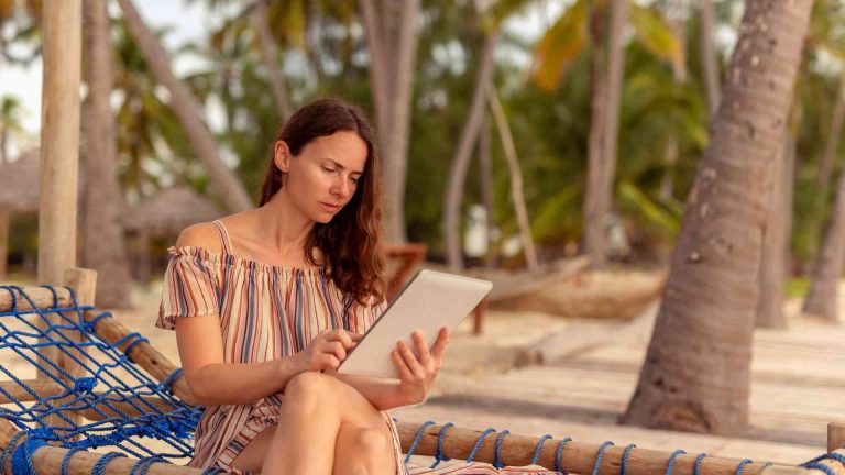 Would You Like to Be a Digital Nomad? Pros and Cons Guide